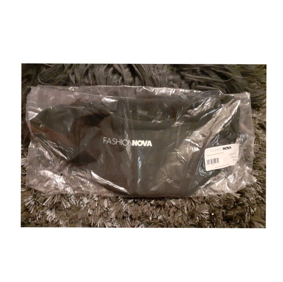 $5 ADD ON😘NWT FASHION NOVA FANNY PACK - Picture 3 of 6